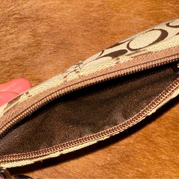 Coach wristlet - Picture 6 of 9